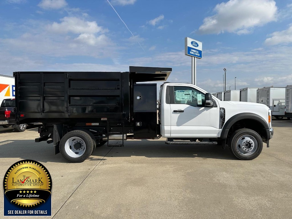 Ford Super Duty F-550 DRW Vehicle Full-screen Gallery Image 2
