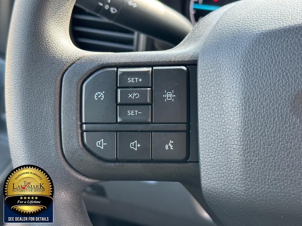 Ford Super Duty F-550 DRW Vehicle Full-screen Gallery Image 10