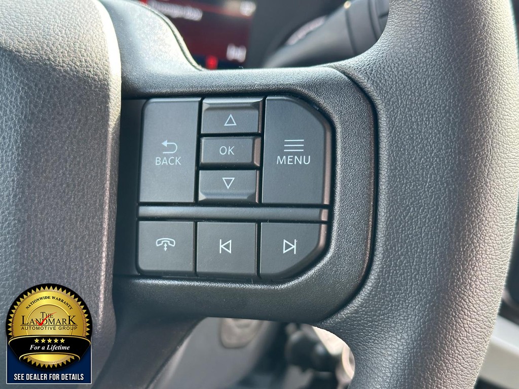 Ford Super Duty F-550 DRW Vehicle Full-screen Gallery Image 11