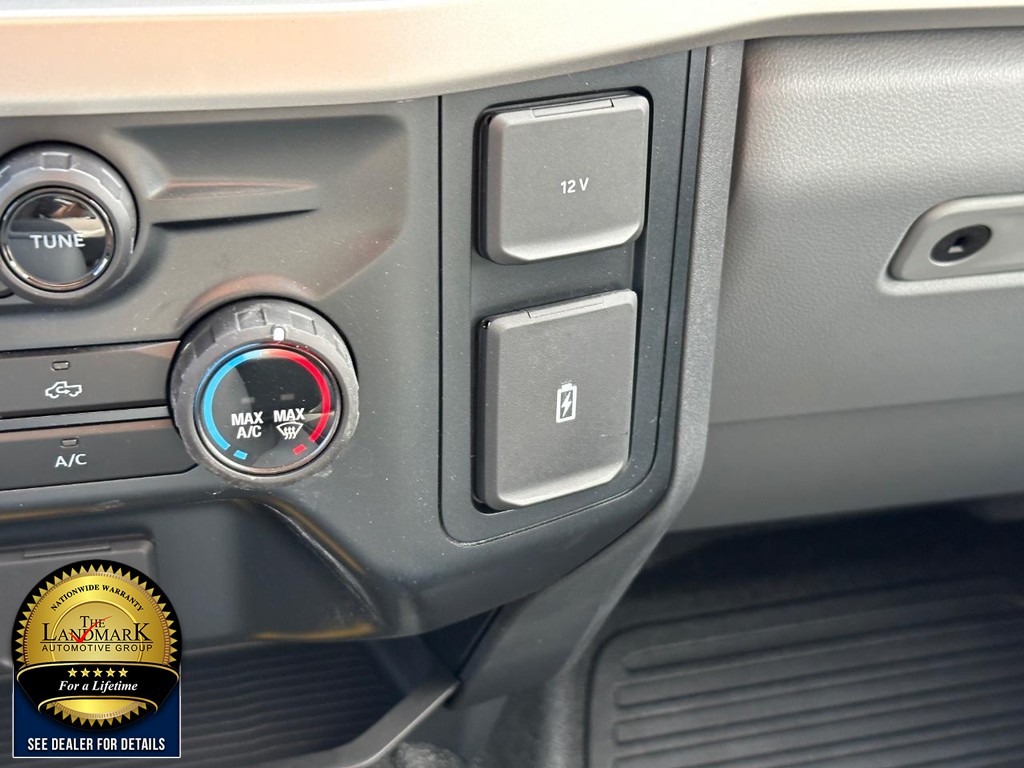 Ford Super Duty F-550 DRW Vehicle Full-screen Gallery Image 16