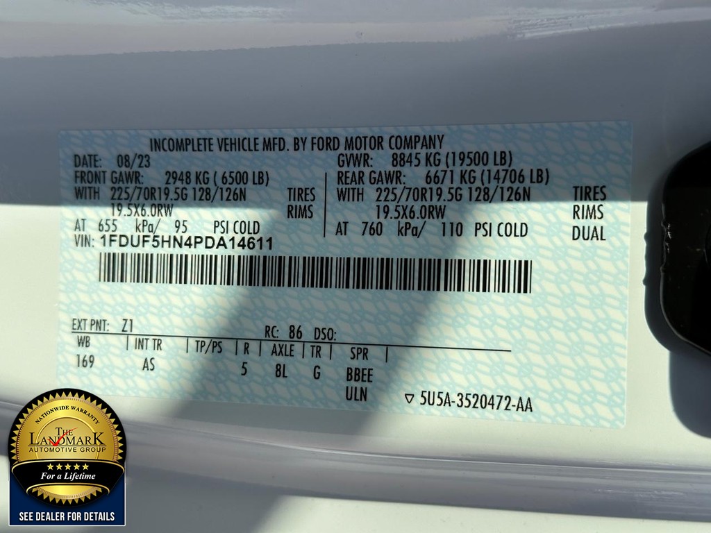 Ford Super Duty F-550 DRW Vehicle Full-screen Gallery Image 19