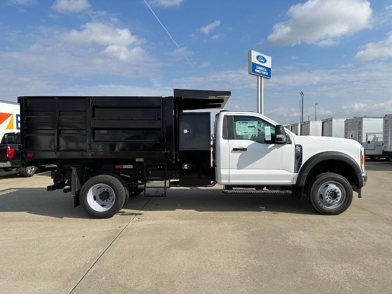 Ford Super Duty F-550 DRW Vehicle Full-screen Gallery Image 2
