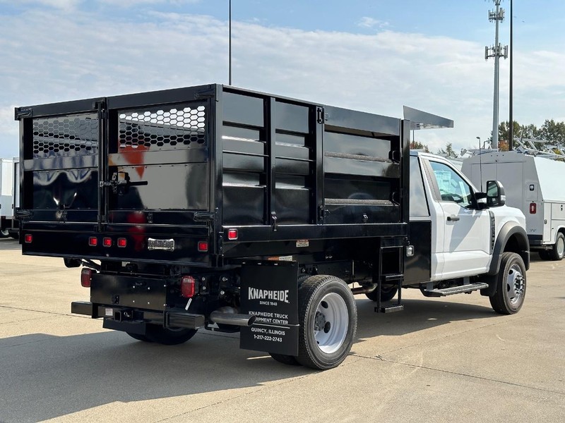 Ford Super Duty F-550 DRW Vehicle Full-screen Gallery Image 3