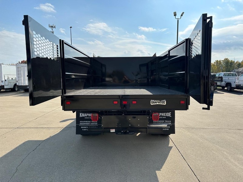 Ford Super Duty F-550 DRW Vehicle Full-screen Gallery Image 4