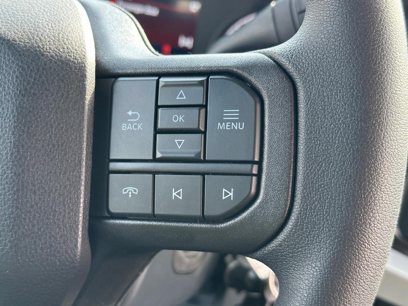 Ford Super Duty F-550 DRW Vehicle Full-screen Gallery Image 11