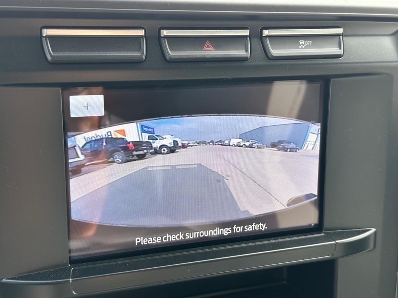 Ford Super Duty F-550 DRW Vehicle Full-screen Gallery Image 13