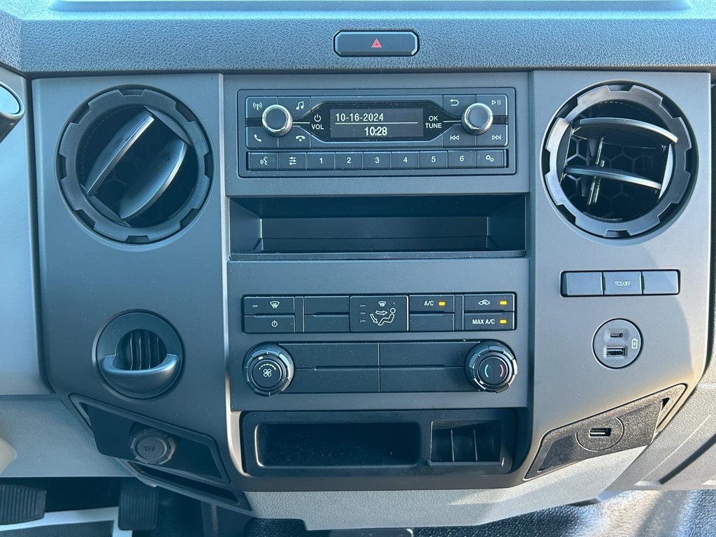 Ford F-650 Straight Frame Gas Vehicle Full-screen Gallery Image 14