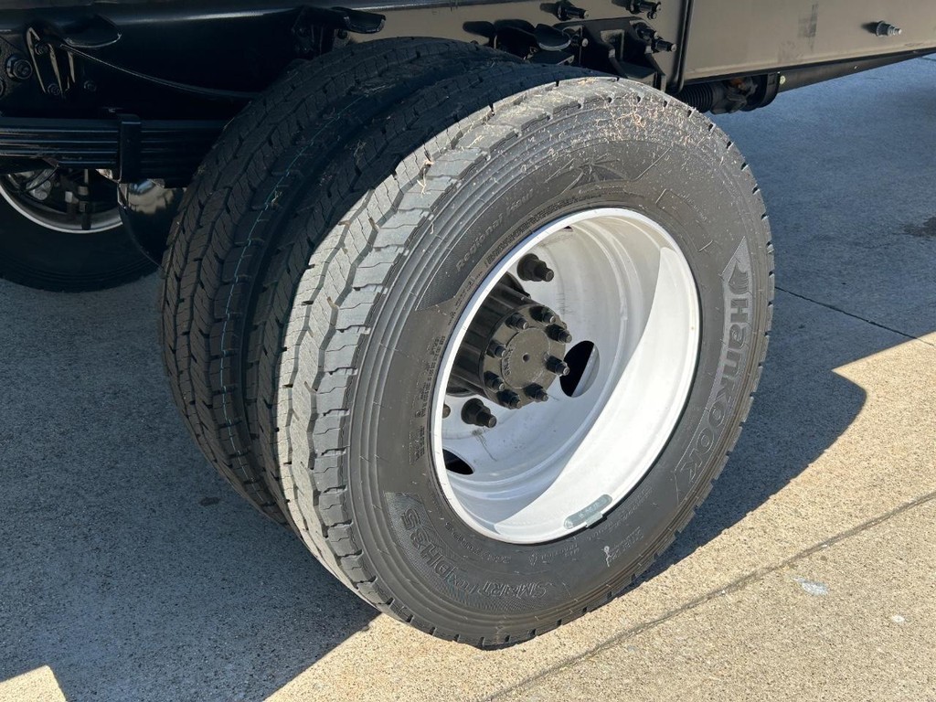 Ford F-650 Straight Frame Gas Vehicle Full-screen Gallery Image 16