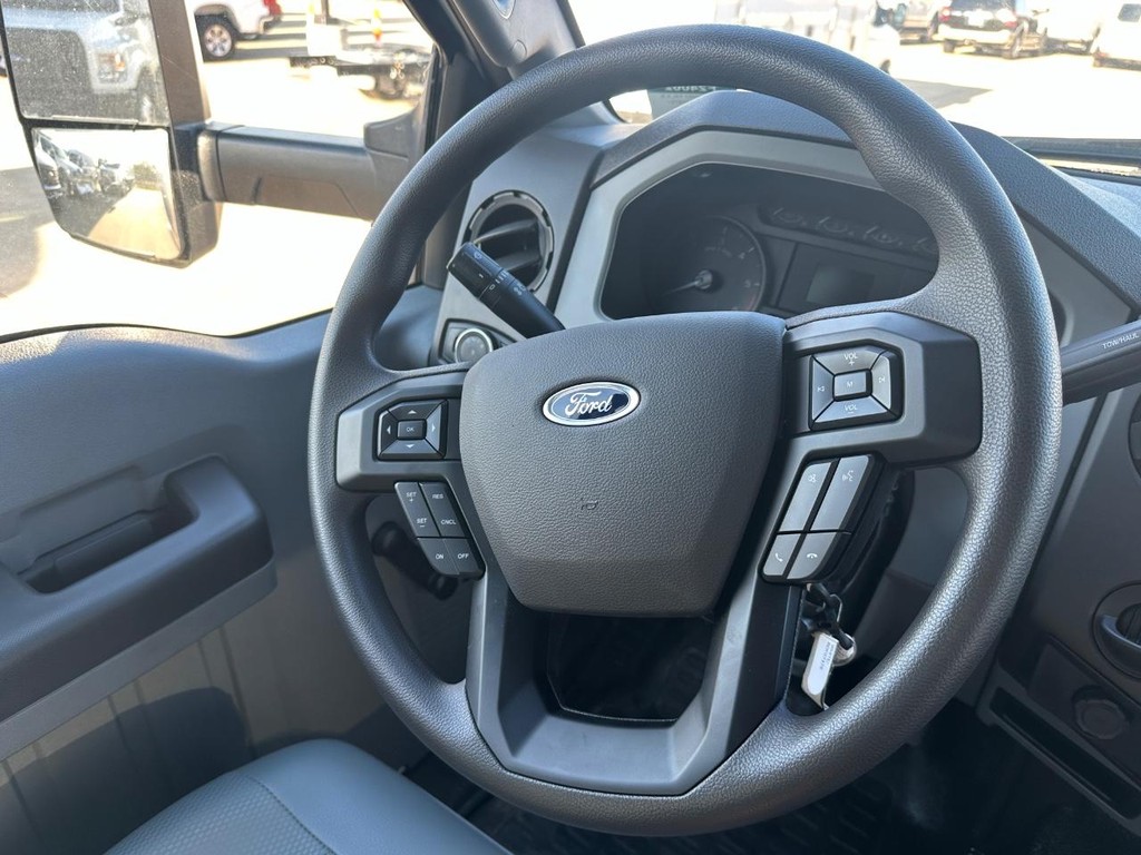 Ford F-650 Straight Frame Gas Vehicle Full-screen Gallery Image 7