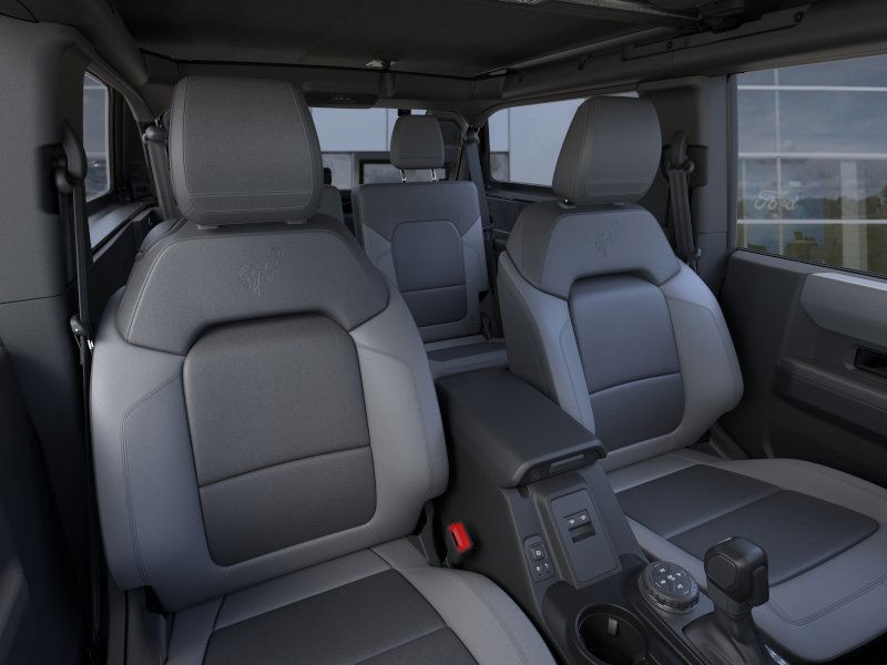 Ford Bronco Vehicle Full-screen Gallery Image 10