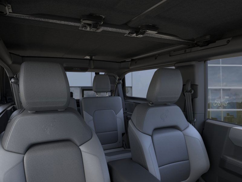 Ford Bronco Vehicle Full-screen Gallery Image 12