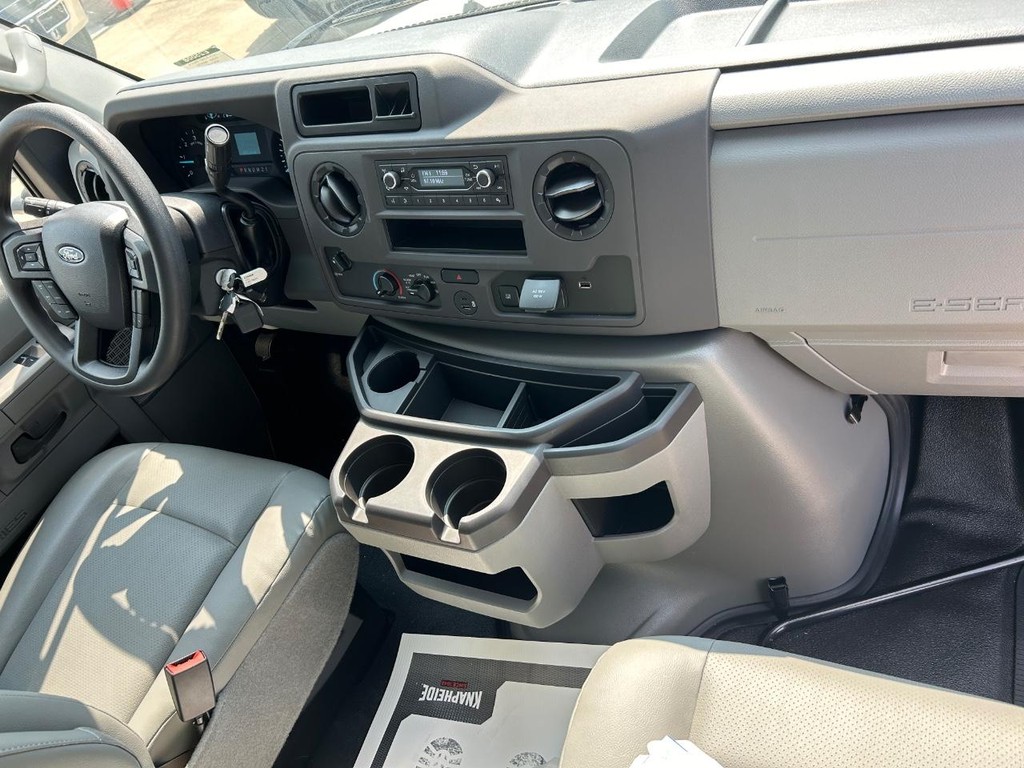 Ford E-Series Cutaway Vehicle Full-screen Gallery Image 9