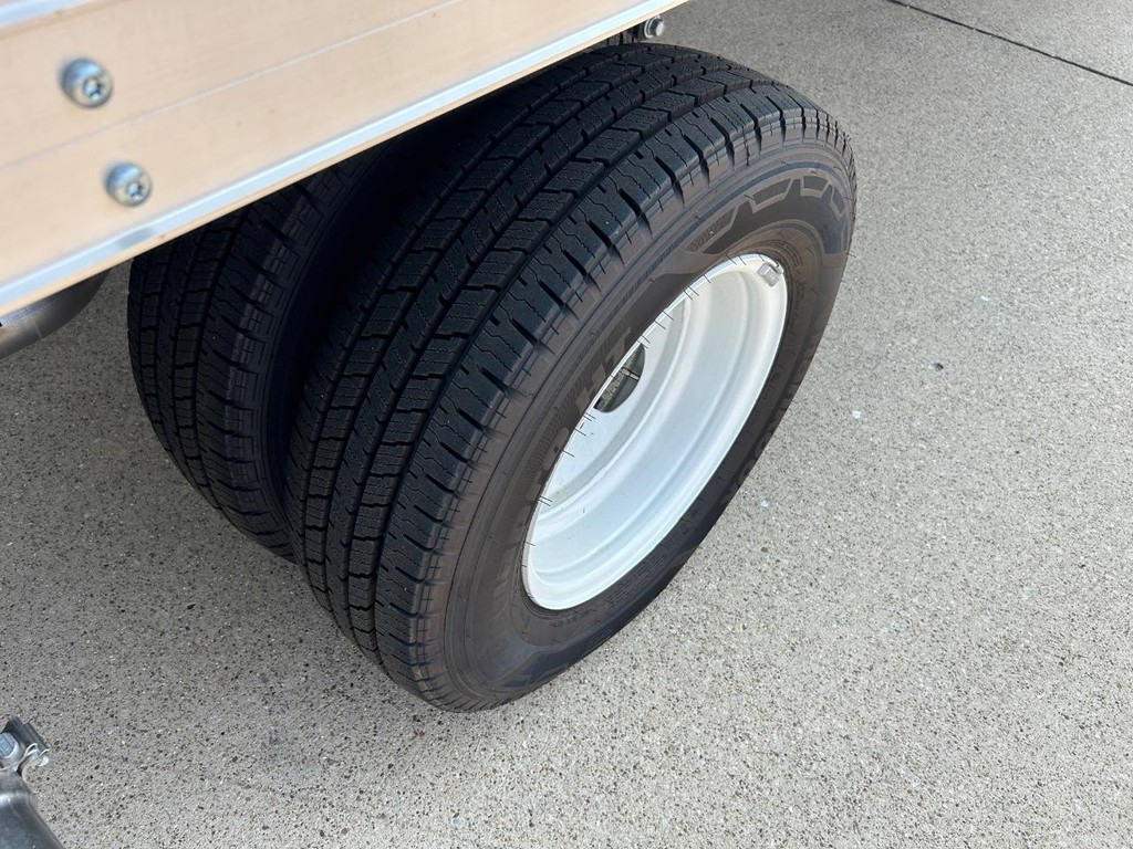 Ford E-Series Cutaway Vehicle Full-screen Gallery Image 14