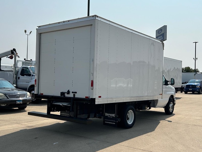 Ford E-Series Cutaway Vehicle Full-screen Gallery Image 3