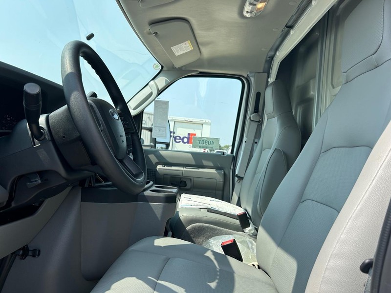 Ford E-Series Cutaway Vehicle Full-screen Gallery Image 5