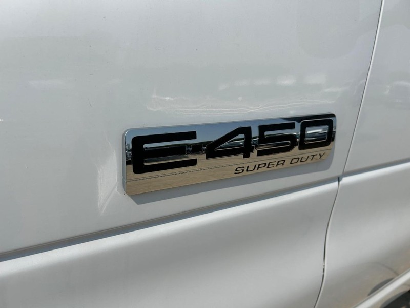 Ford E-Series Cutaway Vehicle Full-screen Gallery Image 10