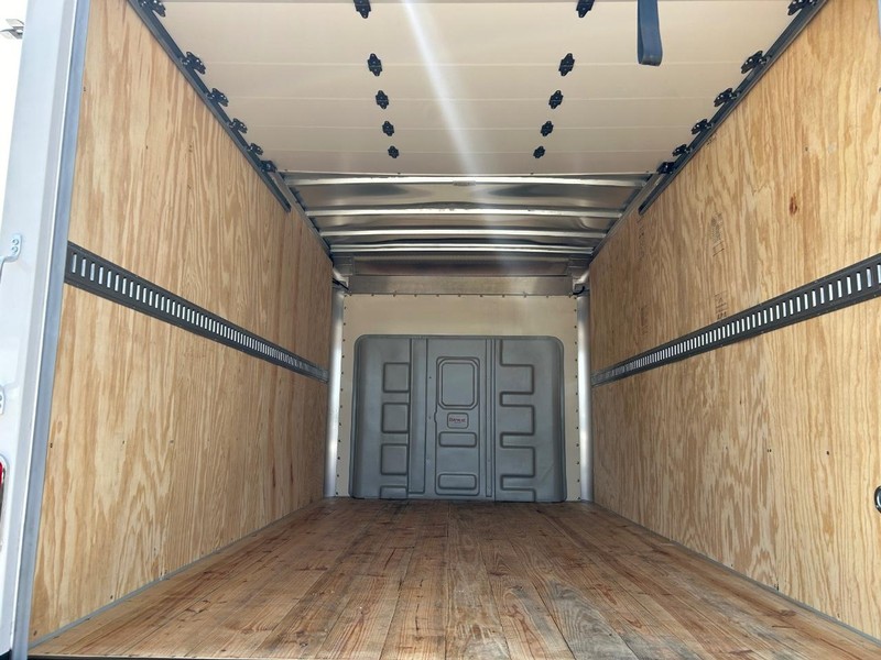 Ford E-Series Cutaway Vehicle Full-screen Gallery Image 12