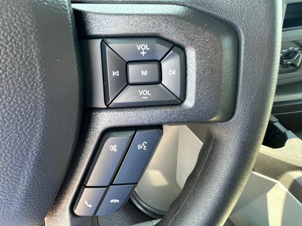 Ford E-Series Cutaway Vehicle Full-screen Gallery Image 11