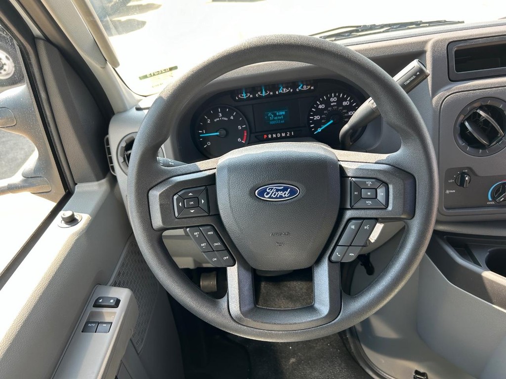 Ford E-Series Cutaway Vehicle Full-screen Gallery Image 12