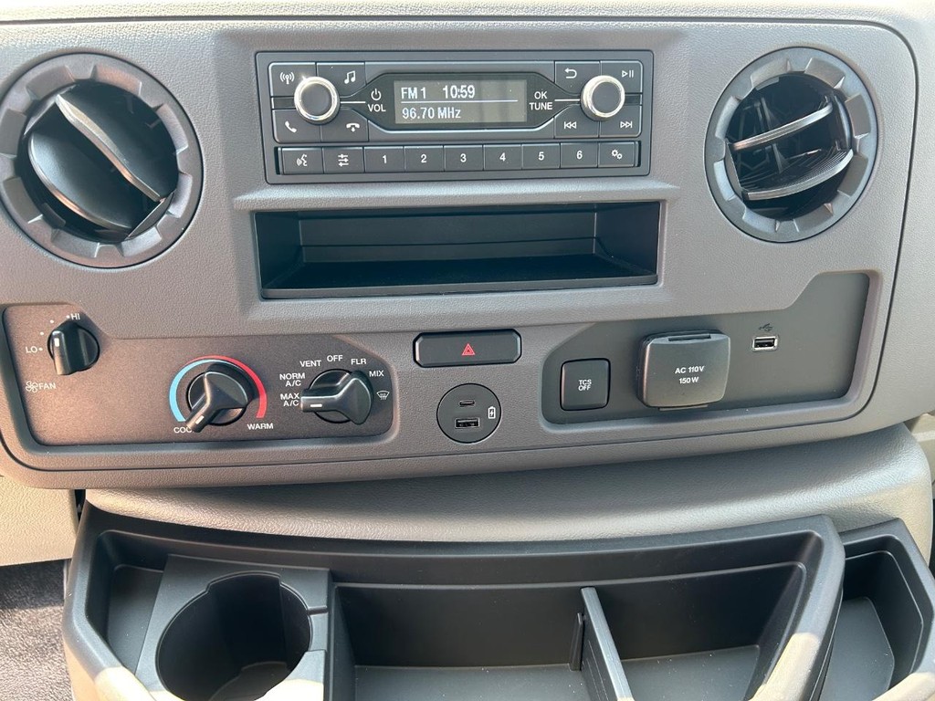 Ford E-Series Cutaway Vehicle Full-screen Gallery Image 13