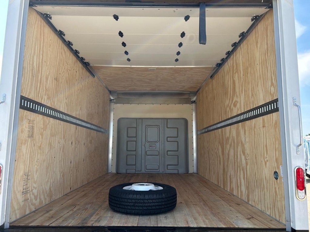 Ford E-Series Cutaway Vehicle Full-screen Gallery Image 15