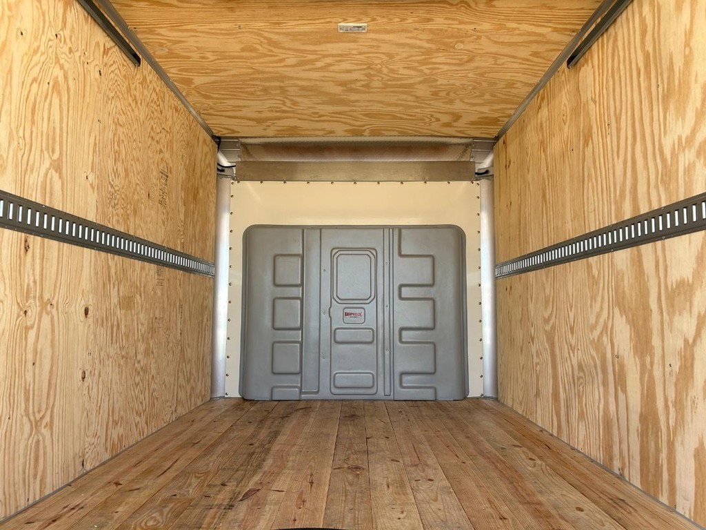 Ford E-Series Cutaway Vehicle Full-screen Gallery Image 16