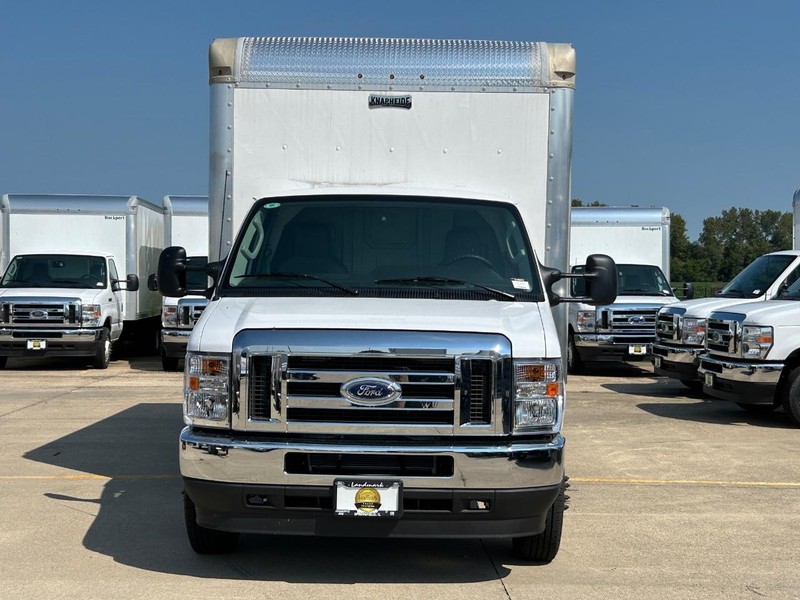 Ford E-Series Cutaway Vehicle Full-screen Gallery Image 4