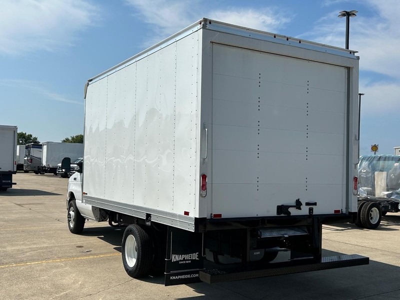 Ford E-Series Cutaway Vehicle Full-screen Gallery Image 6