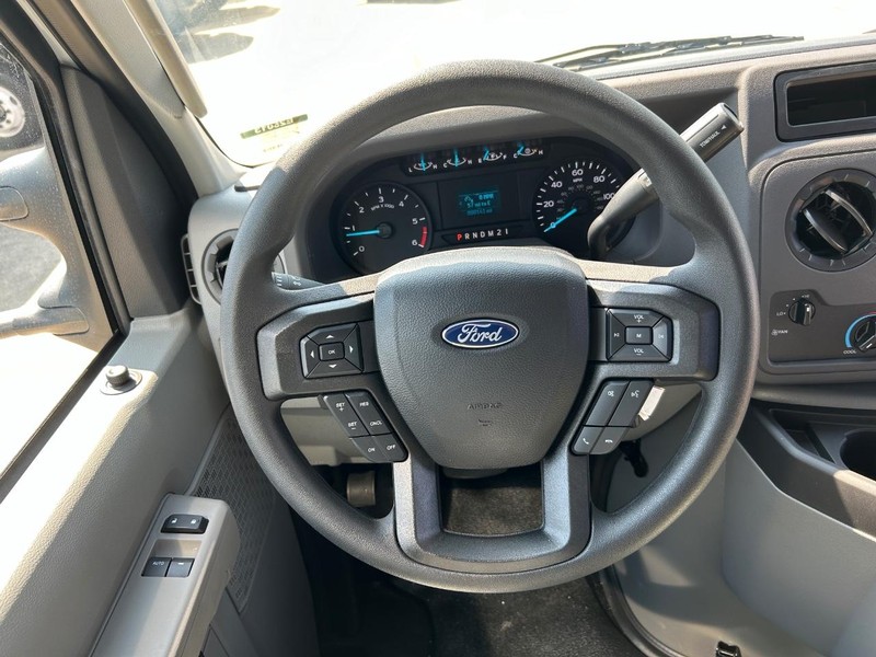 Ford E-Series Cutaway Vehicle Full-screen Gallery Image 12