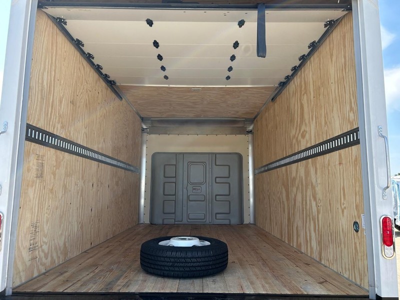 Ford E-Series Cutaway Vehicle Full-screen Gallery Image 15