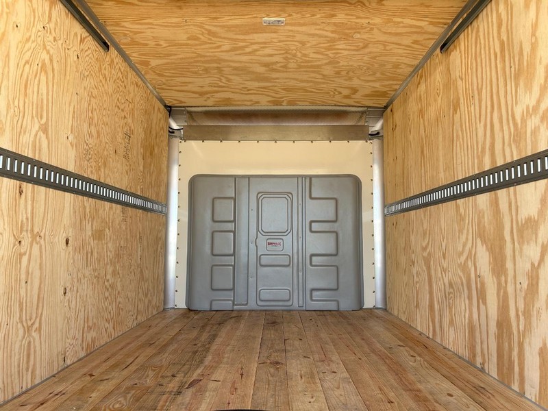 Ford E-Series Cutaway Vehicle Full-screen Gallery Image 16