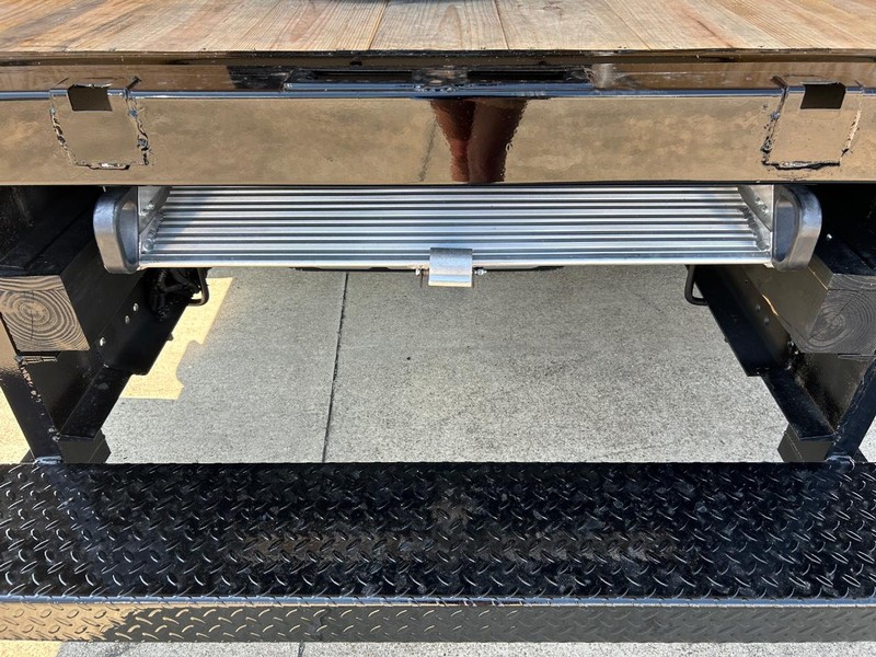 Ford E-Series Cutaway Vehicle Full-screen Gallery Image 17