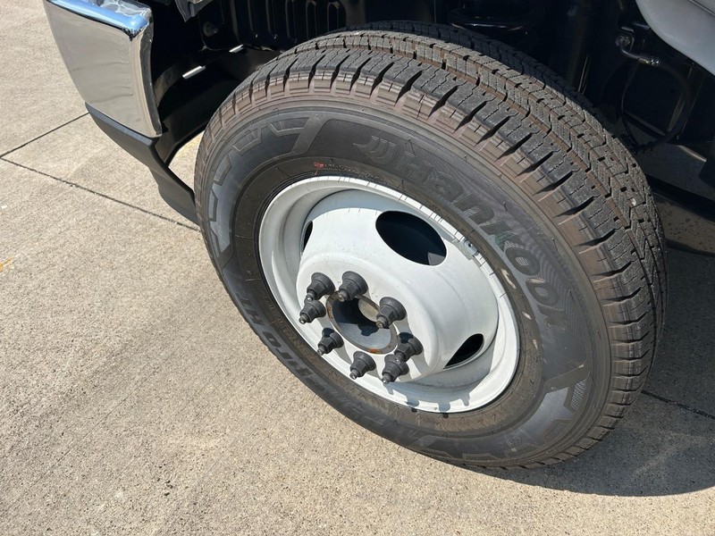 Ford E-Series Cutaway Vehicle Full-screen Gallery Image 18