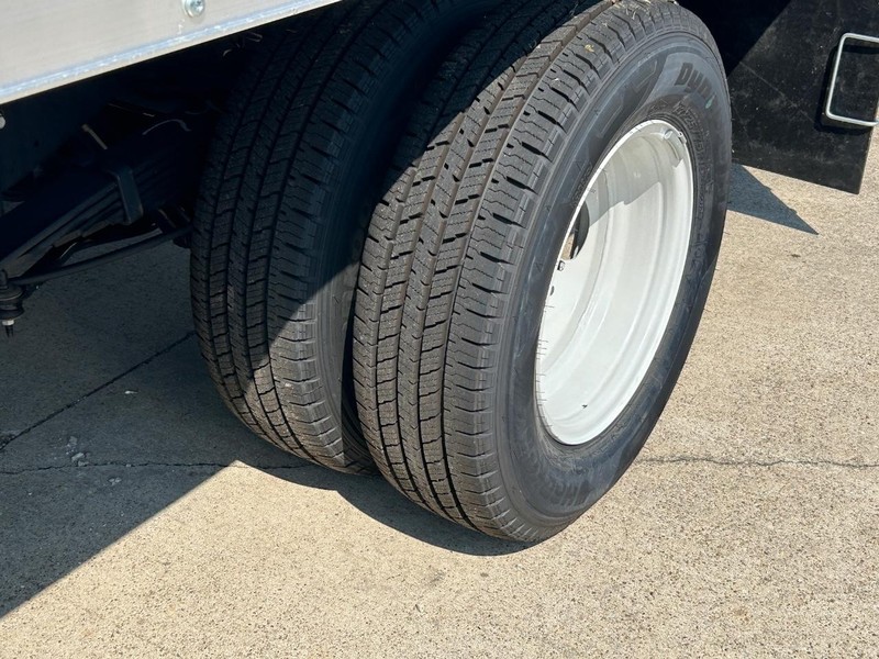 Ford E-Series Cutaway Vehicle Full-screen Gallery Image 19