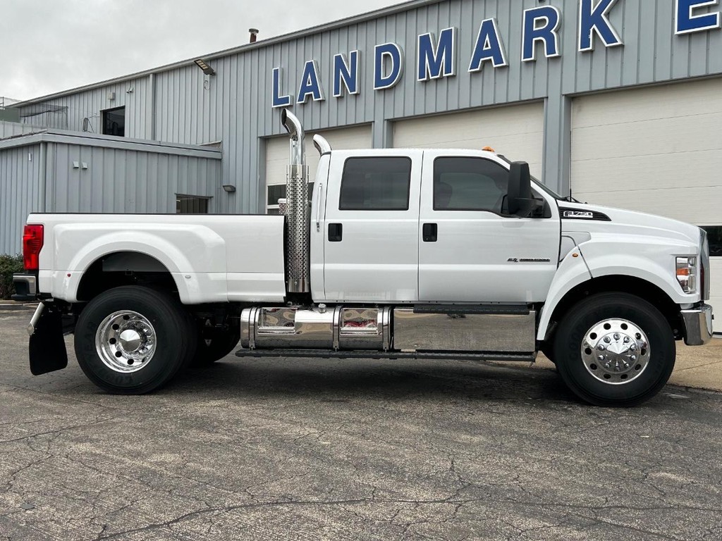 Ford F-750 Straight Frame Vehicle Full-screen Gallery Image 2