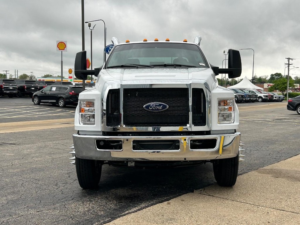 Ford F-750 Straight Frame Vehicle Full-screen Gallery Image 4