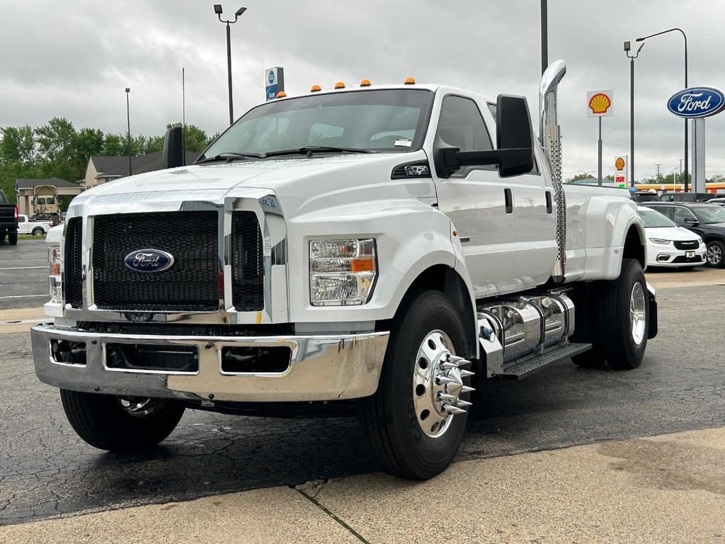 Ford F-750 Straight Frame Vehicle Full-screen Gallery Image 5