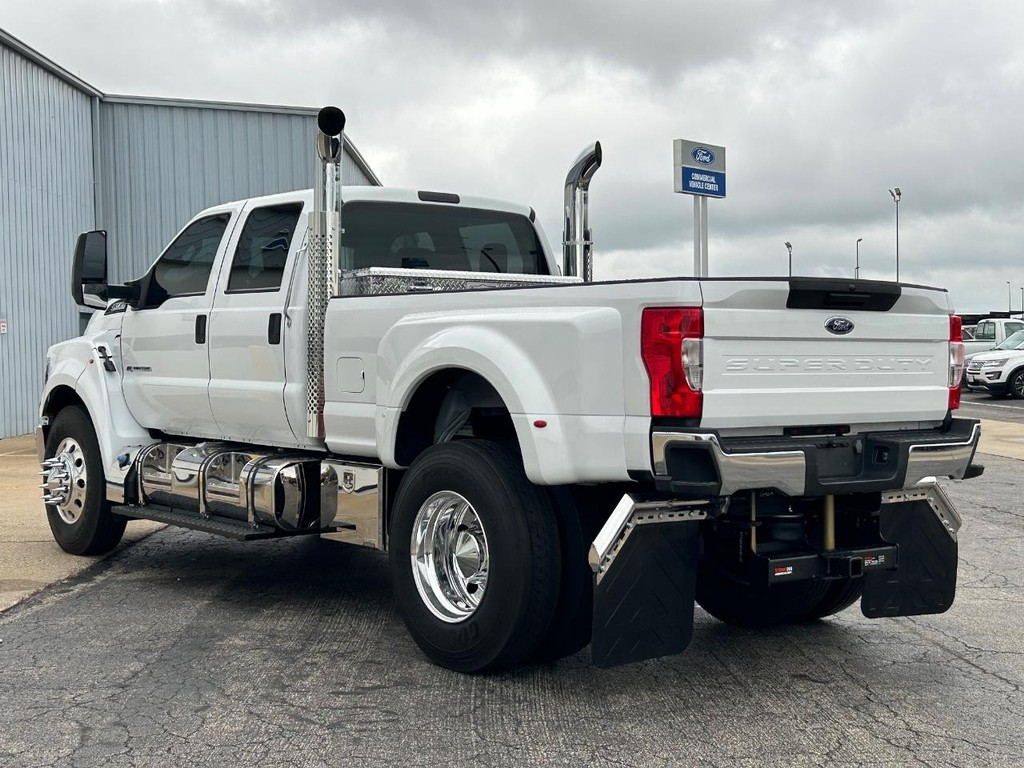 Ford F-750 Straight Frame Vehicle Full-screen Gallery Image 6