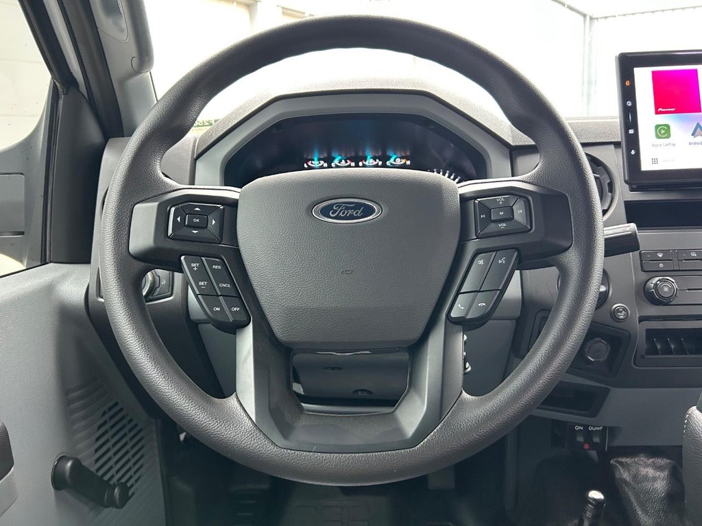 Ford F-750 Straight Frame Vehicle Full-screen Gallery Image 17