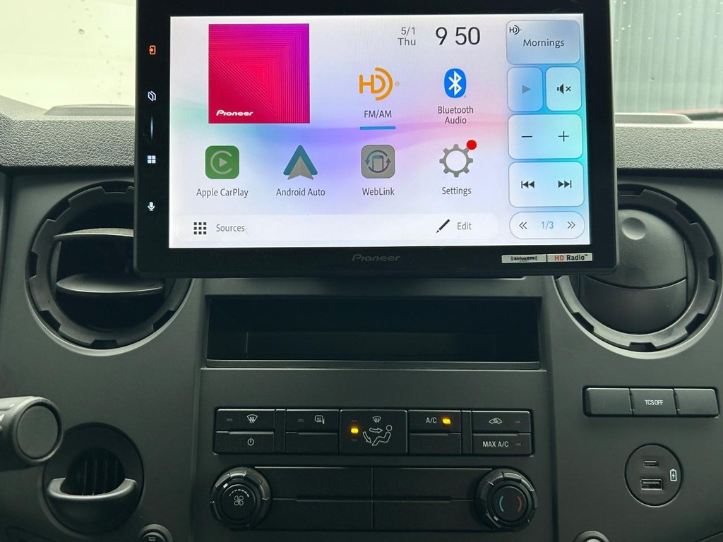 Ford F-750 Straight Frame Vehicle Full-screen Gallery Image 18