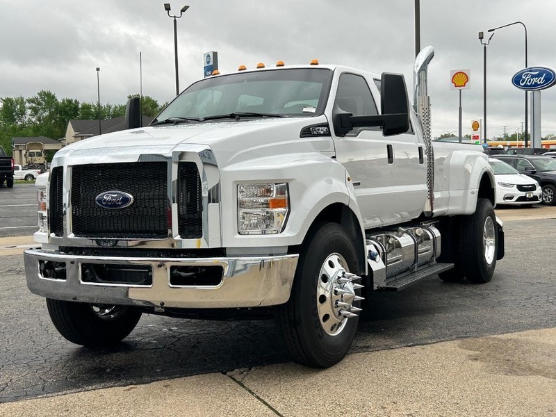 Ford F-750 Straight Frame Vehicle Full-screen Gallery Image 5