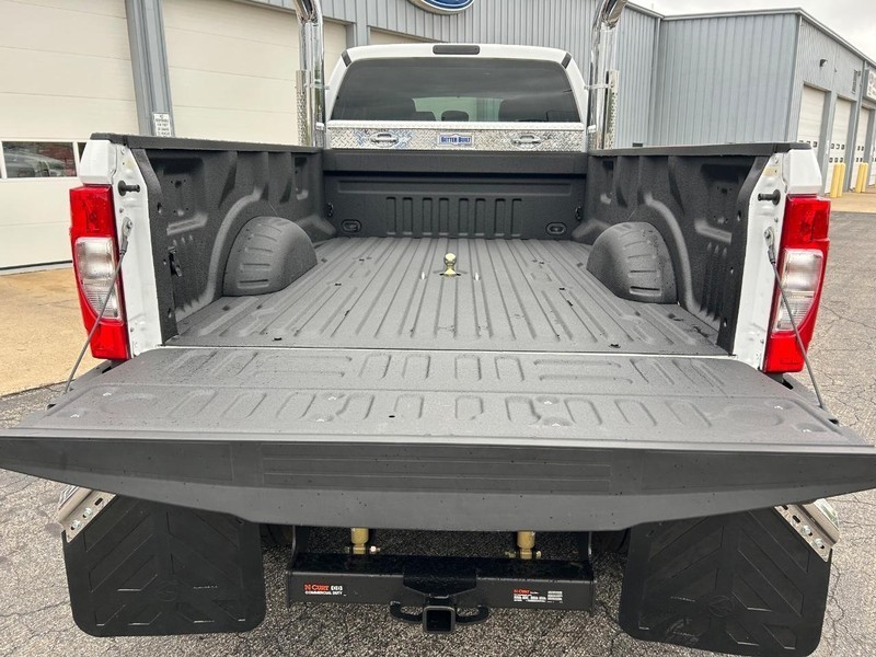 Ford F-750 Straight Frame Vehicle Full-screen Gallery Image 19