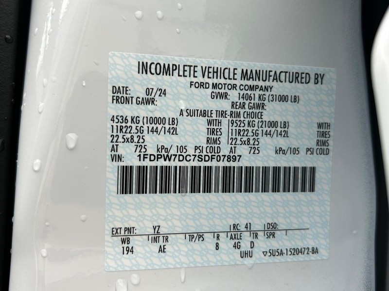 Ford F-750 Straight Frame Vehicle Full-screen Gallery Image 22