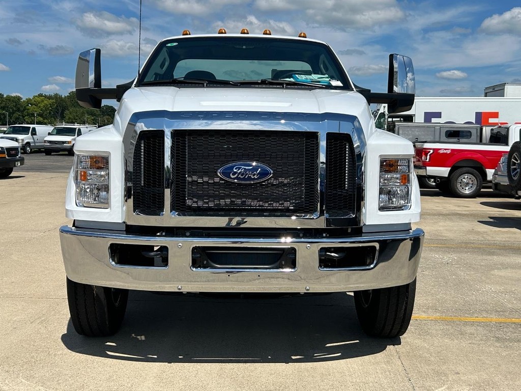 Ford F-750 Straight Frame Gas Vehicle Full-screen Gallery Image 4