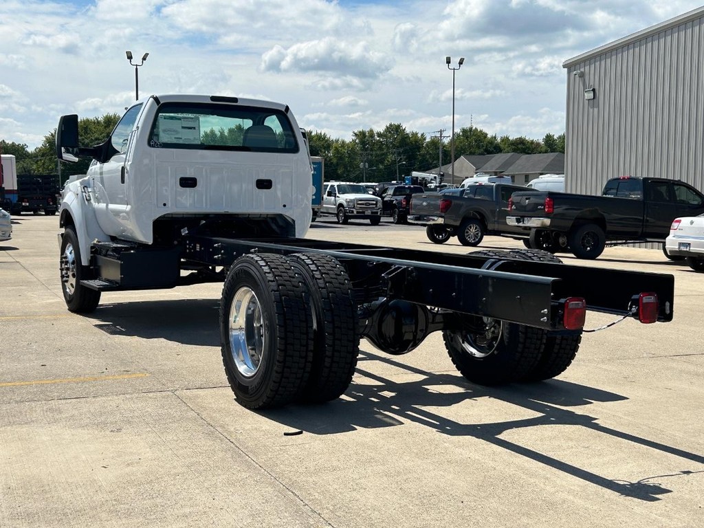 Ford F-750 Straight Frame Gas Vehicle Full-screen Gallery Image 6