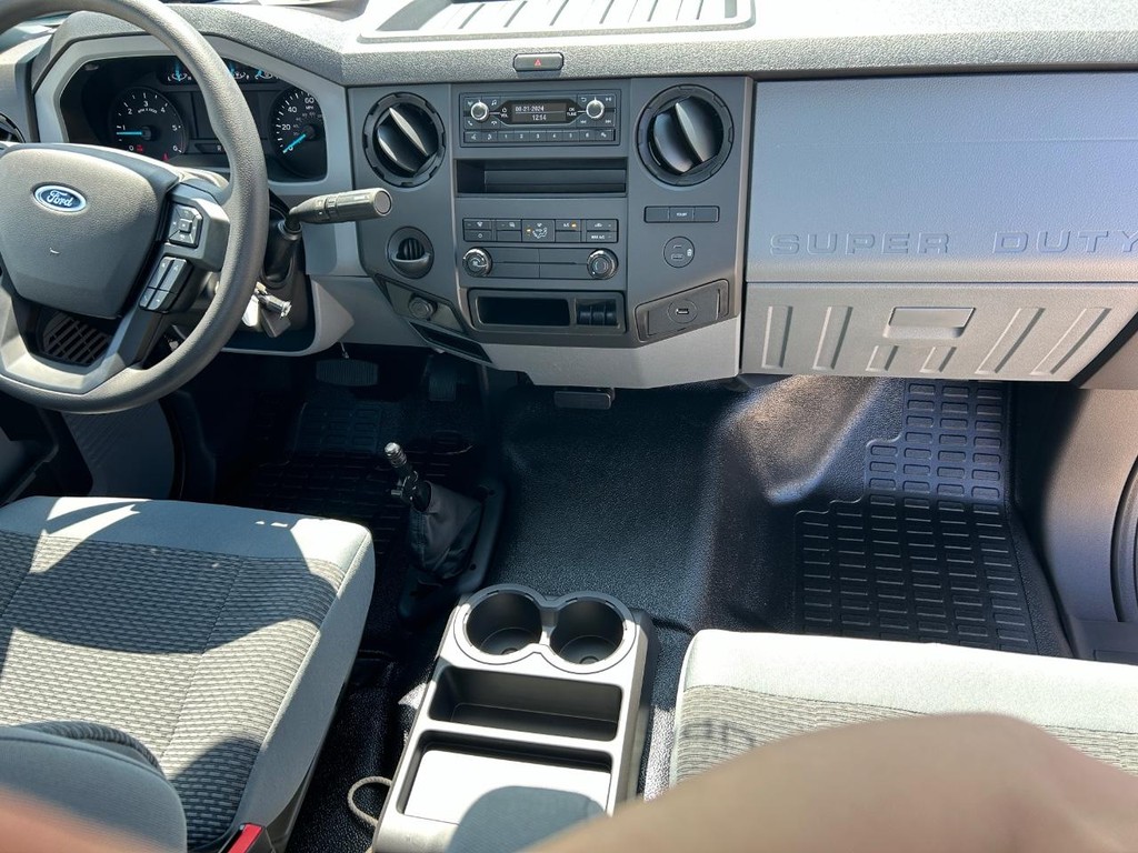 Ford F-750 Straight Frame Gas Vehicle Full-screen Gallery Image 13