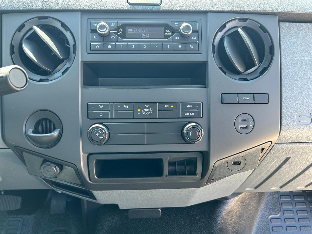 Ford F-750 Straight Frame Gas Vehicle Full-screen Gallery Image 15