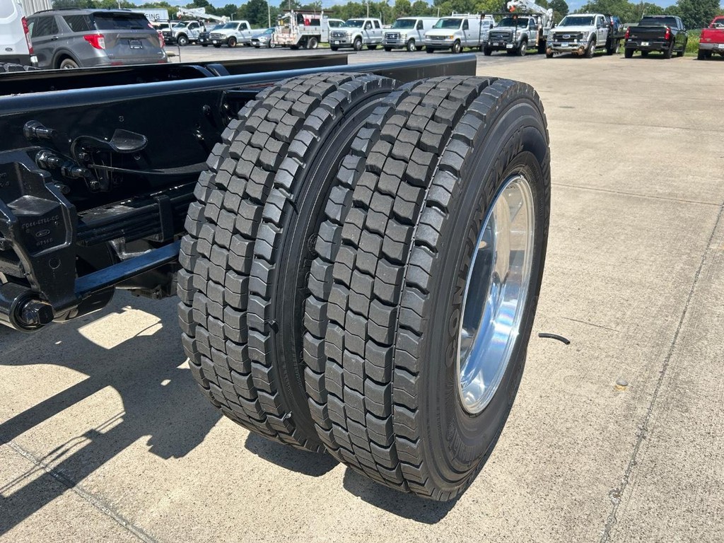 Ford F-750 Straight Frame Gas Vehicle Full-screen Gallery Image 17