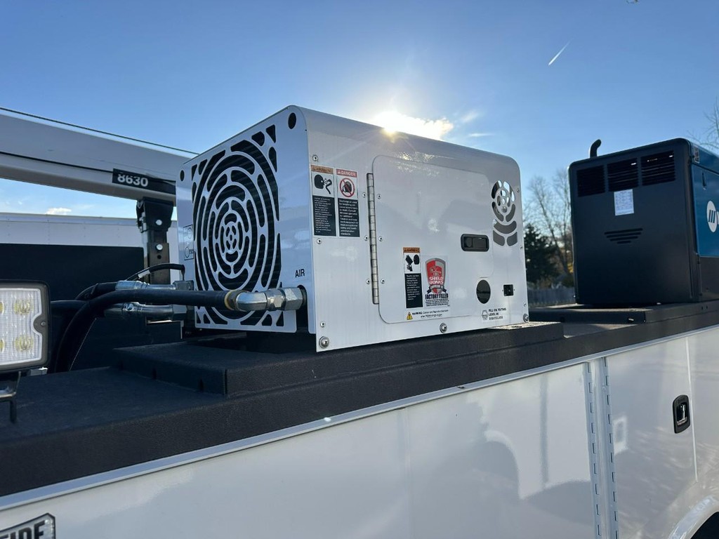 Ford Super Duty F-550 DRW Vehicle Full-screen Gallery Image 7