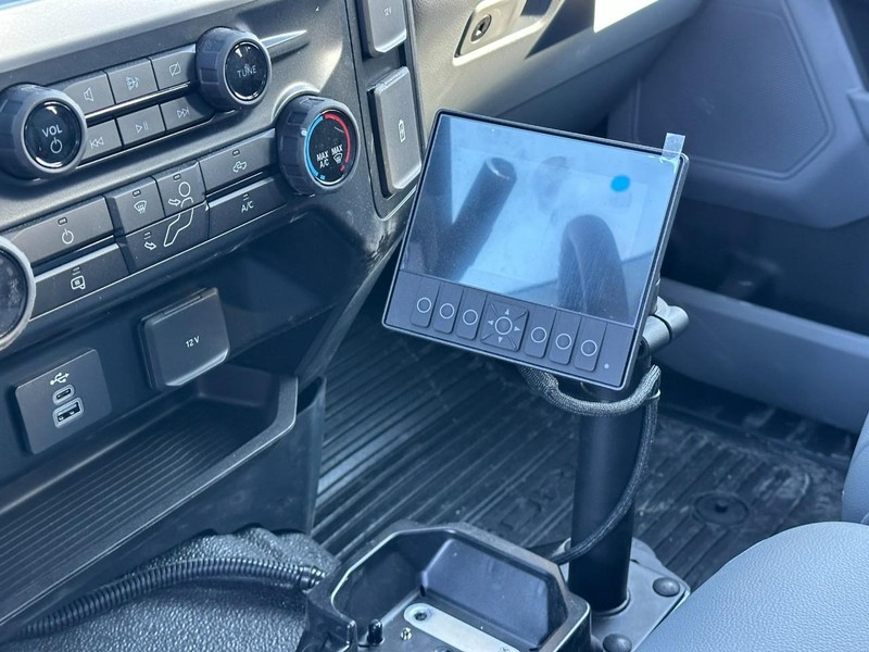 Ford Super Duty F-550 DRW Vehicle Full-screen Gallery Image 14